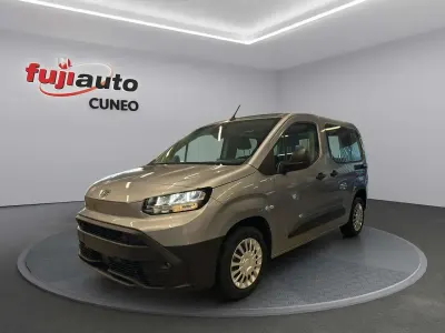 Nuova Toyota Proace Verso City 102 CV (75 kW) 2026 Silver met Station wagon