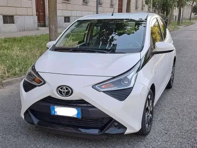 Usata Toyota Aygo X-play 72 CV (52 kW) 2019 Bianco Utilitaria