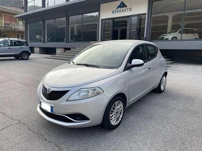 Usata Lancia Ypsilon Silver 69 CV (50 kW) 2016 Argento Utilitaria