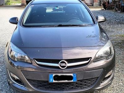 Usata Opel Astra Cosmo 131 CV (96 kW) 2013 Nero Station wagon