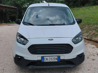 Usata Ford Transit Courier Trend 75 CV (55 kW) 2023 Bianco Furgone
