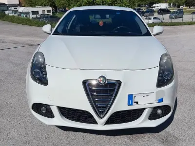 Brugt Alfa Romeo Giulietta Progression 105 HK (77 kW) 2012 Hvid Hatchback