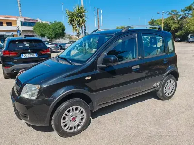 Usata Fiat Panda 4x4 Climbing 69 CV (50 kW) 2011 Nero Utilitaria