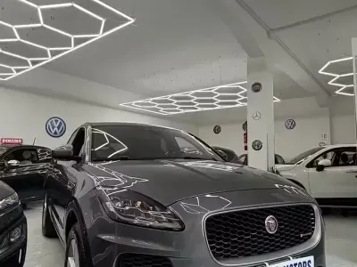 Usata Jaguar E-Pace R-Dynamic 179 CV (131 kW) 2019 Grigio SUV