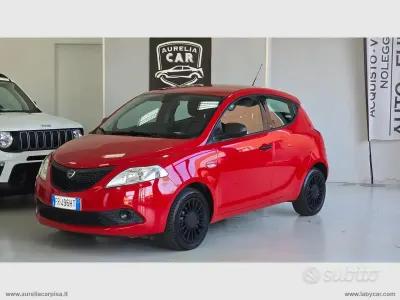 Usata Lancia Ypsilon 69 CV (50 kW) 2018 Rosso Utilitaria