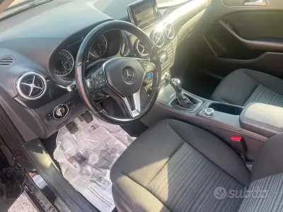 Usata Mercedes B160 Executive 90 CV (66 kW) 2014 Nero Utilitaria