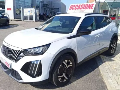 Usata Peugeot 2008 Allure 101 CV (74 kW) 2024 Bianco SUV