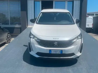 Usata Peugeot 3008 Active 131 CV (96 kW) 2022 Madreperla SUV