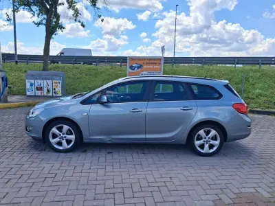 Usata Opel Astra Cosmo 140 CV (102 kW) 2012 Grigio Station wagon