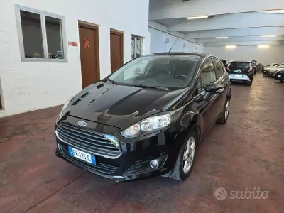 Usata Ford Fiesta Titanium 97 CV (71 kW) 2014 Nero Utilitaria