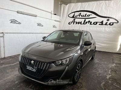 Usata Peugeot 208 Allure 101 CV (74 kW) 2023 Grigio Utilitaria