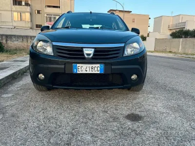 Usata Dacia Sandero Stepway 84 CV (61 kW) 2011 Bluazzurro Berlina