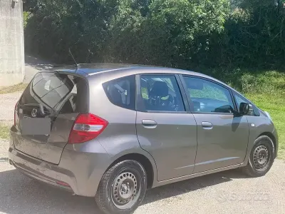 Usata Honda Jazz 90 CV (66 kW) 2012 Grigio Utilitaria