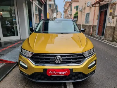 Usata VW T-Roc Style 116 CV (85 kW) 2020 Oro SUV