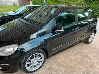 Usata Mercedes B200 140 CV (102 kW) 2011 Nero Utilitaria