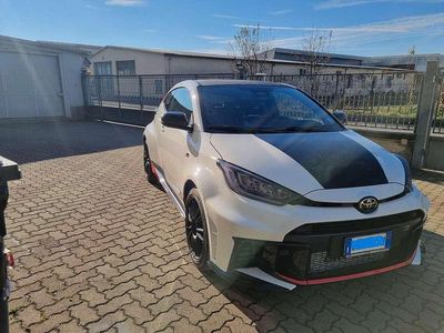 Usata Toyota Yaris 280 CV (205 kW) 2024 Bianco Berlina