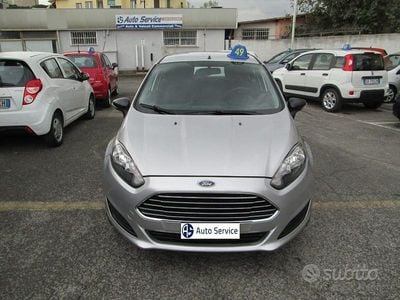 Usata Ford Fiesta 80 CV (58 kW) 2013 Argento Utilitaria