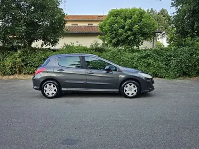 Usata Peugeot 308 Business-Line 90 CV (66 kW) 2011 Grigio Berlina