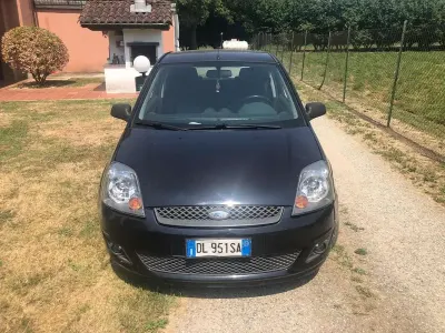 Usata Ford Fiesta 75 CV (55 kW) 2008 Nero Utilitaria