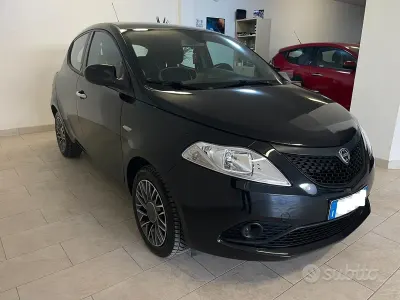 Usata Lancia Ypsilon Platinum 69 CV (50 kW) 2016 Nero Utilitaria