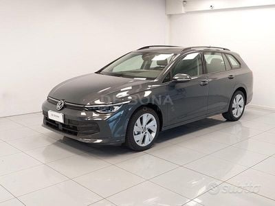 Usata VW Golf VIII Life 116 CV (85 kW) 2024 Grigio Station wagon