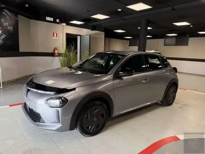 Nuova Lancia Ypsilon 114 kW (156 CV) 2025 Grigio Utilitaria