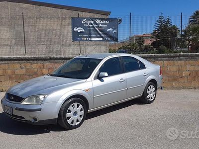 Begagnad Ford Mondeo 116 HK (85 kW) 2001 Grå Sedan