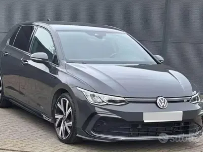 Usata VW Golf VIII R-line 131 CV (96 kW) 2024 Grigio Berlina