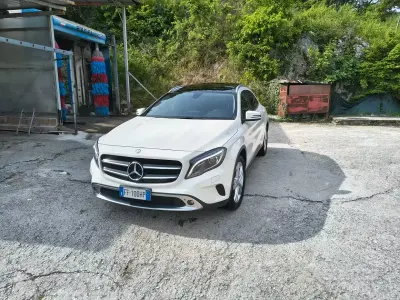 Käytetty Mercedes GLA180 109 HP (80 kW) 2016 Valkoinen Katumaasturi