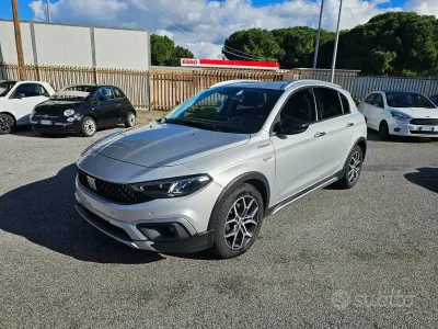 Usata Fiat Tipo Cross 131 CV (96 kW) 2022 Grigio Berlina