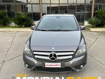 Käytetty Mercedes B180 AMG line 109 HP (80 kW) 2012 Harmaa Tila-auto