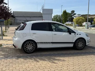 Usata Fiat Punto Pop 77 CV (56 kW) 2013 Bianco Utilitaria
