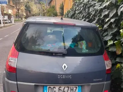Usata Renault Scénic II 100 CV (73 kW) 2007 Monovolume