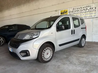 Usata Fiat Qubo Trekking 77 CV (56 kW) 2018 Argento Monovolume