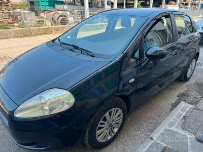 Usata Fiat Grande Punto 75 CV (55 kW) 2006 Bluazzurro Utilitaria