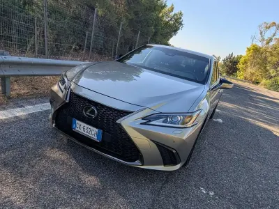 Usata Lexus ES300 Executive Line 178 CV (130 kW) 2024 Argento Berlina