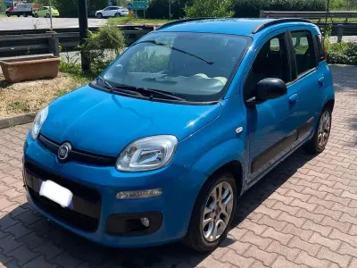 Usata Fiat Panda Lounge 69 CV (50 kW) 2012 Blu/azzurro Utilitaria
