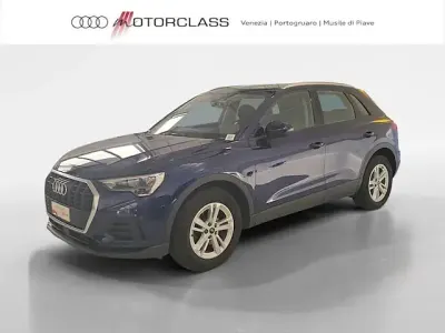 Usata Audi Q3 Business 150 CV (110 kW) 2021 Bleu metallizzato scuro SUV