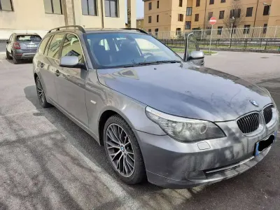 Usata BMW 530 272 CV (200 kW) 2009 Grigio Station wagon