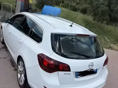 Usata Opel Astra Sport 82 CV (60 kW) 2011 Bianco Station wagon