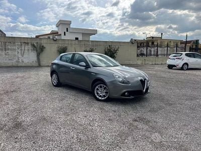 Usata Alfa Romeo Giulietta Distinctive 120 CV (88 kW) 2016 Grigio Utilitaria