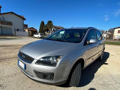Usata Ford Focus Style 90 CV (66 kW) 2006 Grigio Station wagon