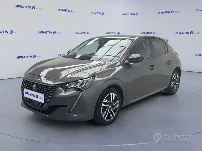 Usata Peugeot 208 Allure 101 CV (74 kW) 2023 Grigio platinium [m0vl]  meta Utilitaria