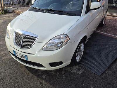 Usata Lancia Ypsilon 75 CV (55 kW) 2011 Bianco Utilitaria