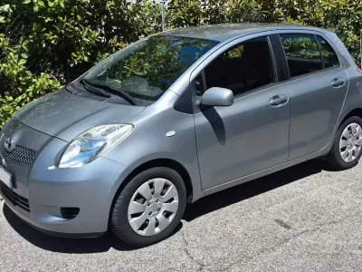 Usata Toyota Yaris 69 CV (50 kW) 2006 Grigio Berlina
