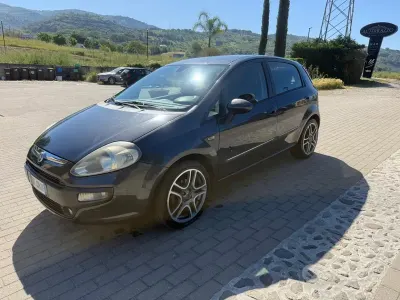 Usado Fiat Punto Evo Emotion 77 HP (56 kW) 2009 Preto Citadino