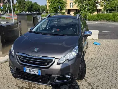 Używany Peugeot 2008 Allure 120 KM (88 kW) 2016 Szary SUV
