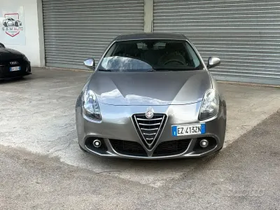 Usata Alfa Romeo Giulietta Distinctive 105 CV (77 kW) 2015 Grigio Utilitaria