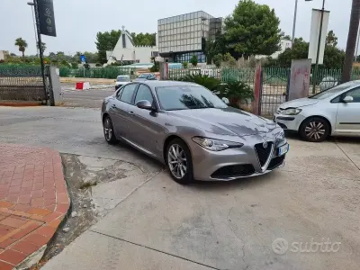 Usata Alfa Romeo Giulia 160 CV (117 kW) 2020 Grigio Berlina
