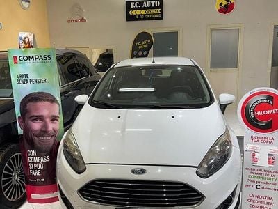 Usata Ford Fiesta Titanium 75 CV (55 kW) 2014 Bianco Utilitaria